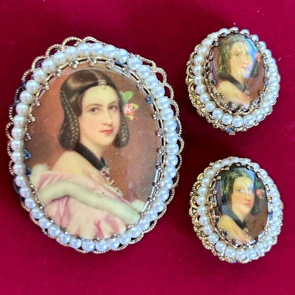 Vintage W. Germany Victorian Revival Cameo Brooch & Clip-On Earring Set - Picture 1 of 15